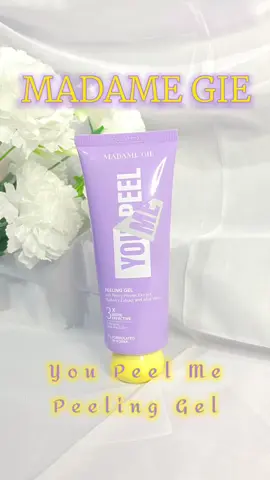Madame Gie You Peel Me Peeling Gel adalah produk peeling yang diformulasikan untuk membersihkan pori-pori secara menyeluruh. Bermanfaat untuk physical exfoliants yang dapat mengangkat sel-sel kulit mati, mencerahkan kulit, dan menjaga kelembaban dan meratakan warna kulit. #madamegie #peelinggel #racuntiktok #fyp 