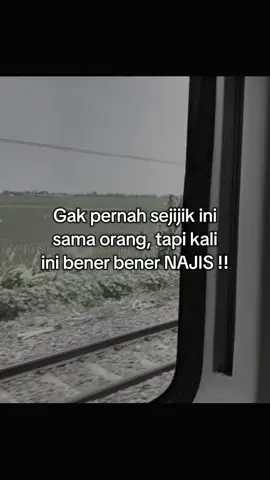 perempuan gila !!