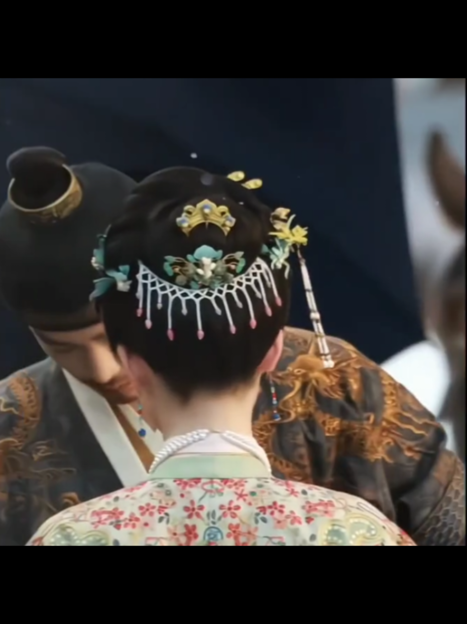 tolong banyakin scene pelukan, soalnya mereka tuh kalo pelukan sweet dan deep banget rasanya🥹🙏 diakhir salfok enxi cakep banget😍🤩 #dengenxi #dingyuxi #escapetoyourheart #丁禹兮  #邓恩熙 