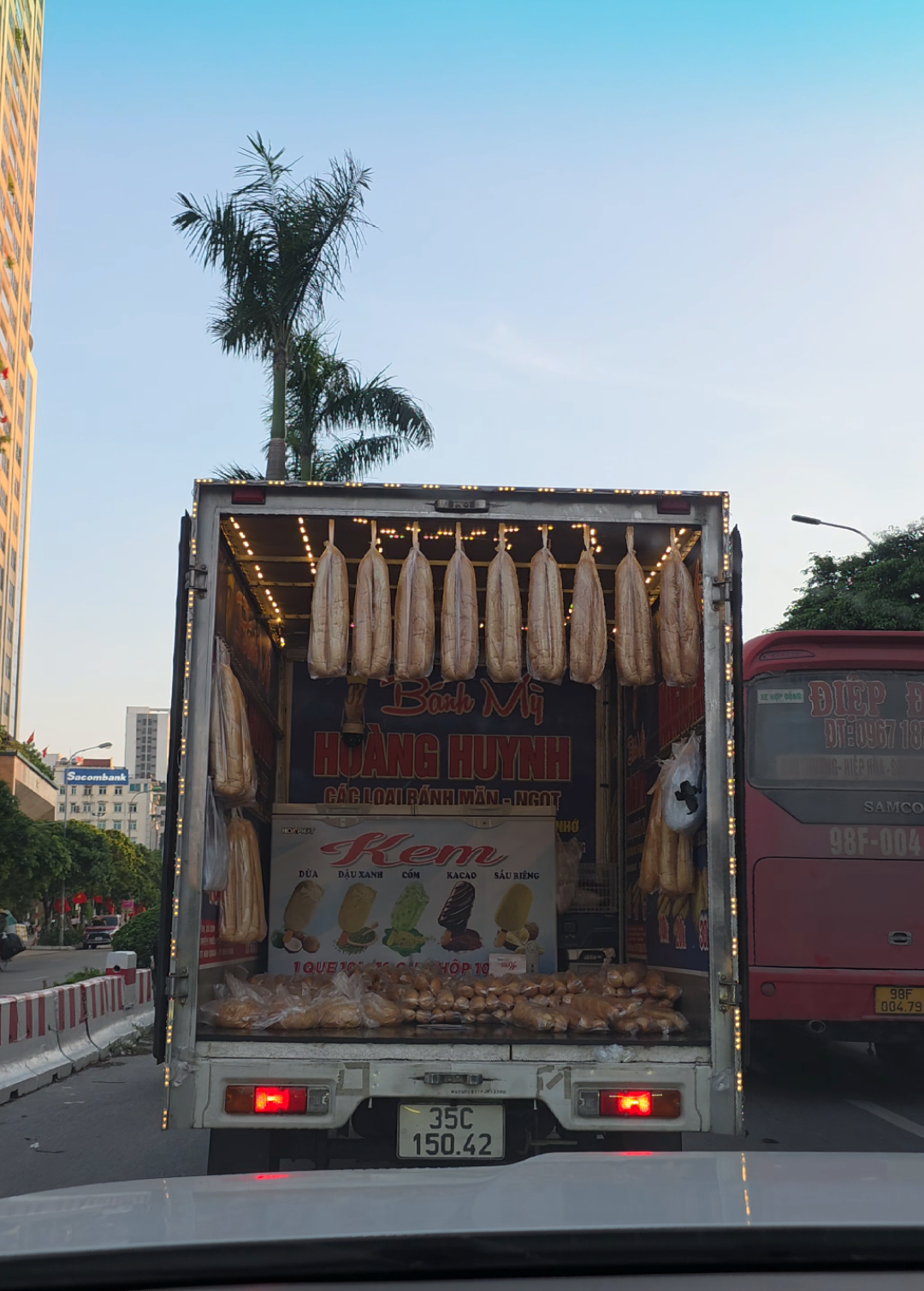 Thương hiệu bánh mì duy nhất VN không cần khách 😬 #banhmihoanghuynh 