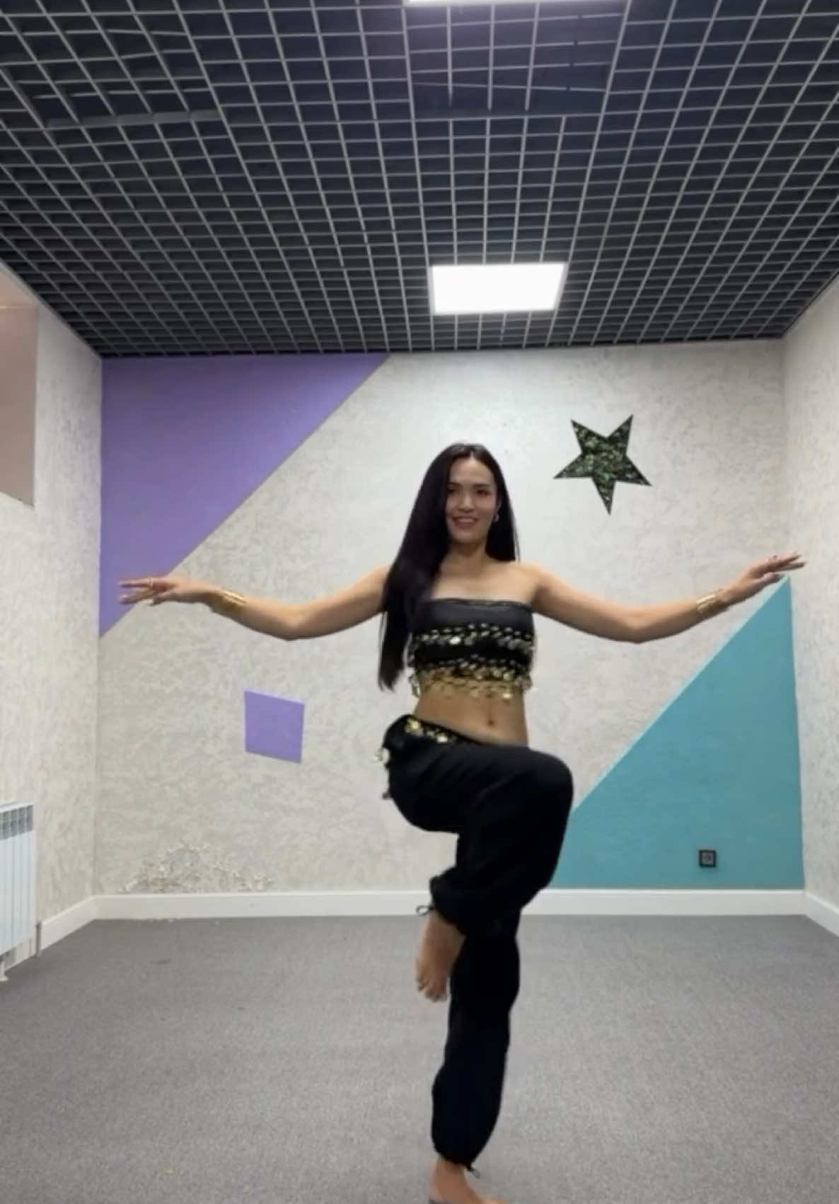 💃 «Смотри, но не пытайся повторить… Восточный танец подчиняется только тем, кто умеет владеть собой.»#восточныетанцы #женственность #тренд #рекомендации #хочувреки #реки #тренды #танецживота 