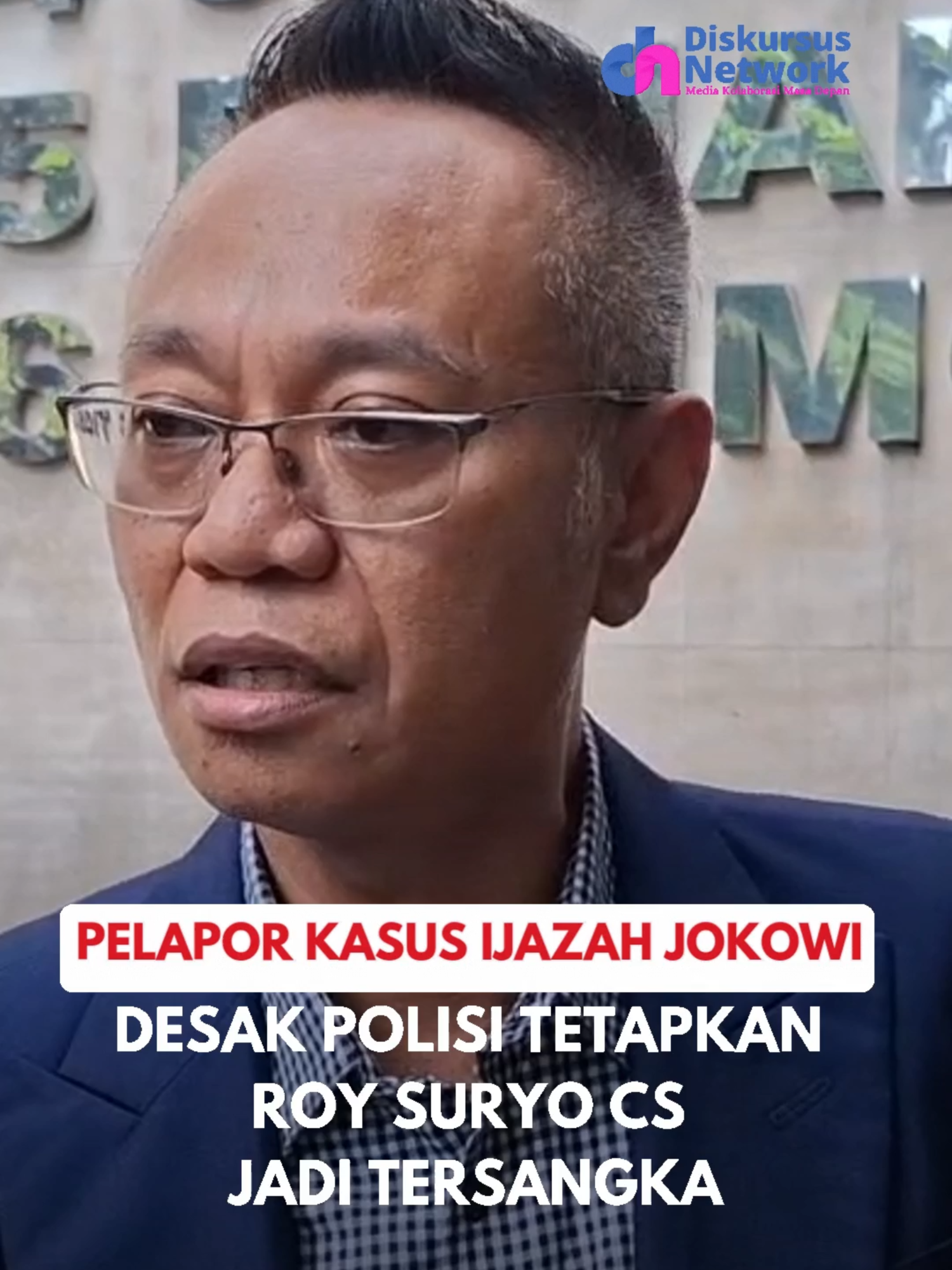 Koalisi Advokat Publik Defender mendesak Polda Metro untuk menetapkan Roy Suryo Cs menjadi tersangka kasus dugaan hasutan & pencemaran nama baik ijazah Jokowi. Pelapor menyampaikan surat permohonan penetapan tersangka, karena dianggap kasus ini sudah terlalu lama. #jokowi #ijazahpalsu #roysuryo #roycs #drtifa #rismonsianipar #ijazahjokowi #ijazahjokowipalsu