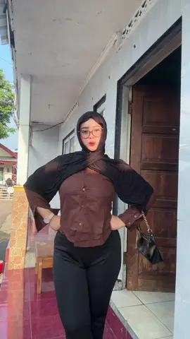 sepil ga nih👀🤎#outfitinspo#OOTD 