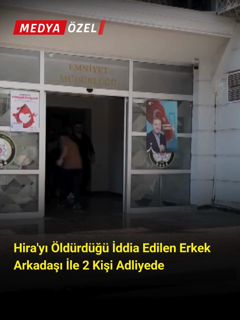 Mersin’de 16 yaşındaki Hira Aygar’ı tabancayla öldürdüğü iddia edilen erkek arkadaşı H.A.Ş. ile arkadaşları N.Ç. ve M.Z. adliyeye sevk edildi. Şüpheli ilk ifadesinde int*har dedi, ancak daha sonra şakalaşırken vurduğ*nu itiraf etti.(DHA)                                                                  #Mersin #HiraAygar #Adalet #MedyaÖzel