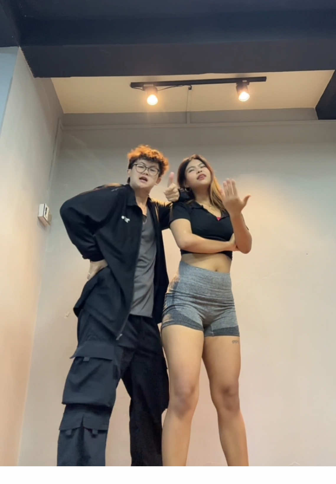 Instructor REX နဲ့ HAZEL တို့ရဲ့ အကအလှများကို ရှုစားကြပါရန် 😝😝 အတူတူကချင်ရင်တော့  ညနေ ၄-၅ ( Monday to Friday ) မှာ လာ join လို့ရတယ်နော် 🥰 #Fitness #ACEGYM #dance #tiktokmyanmar #fyp 