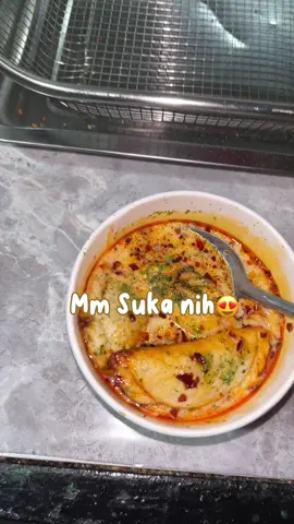 best seller setelah cipukk🤤🤘🏼 “cireng ayam  kuah creamy chille oil” yakin gamau nyobain ?? 🫵🏼😜 #OvereatingExperience #NextLevelCraving #MakanEnakBekasi #BekasiKuliner 