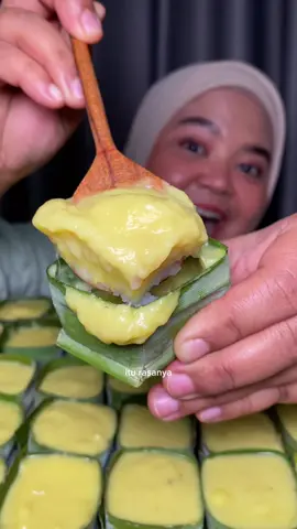 AKHIRNYA AKU NEMUIN KETAN DURIAN ENAK BANGET DI DEPOK ❤️❤️❤️❤️ @ketan_durian_omahichi  . Jujur awalnya aku ga naro ekspektasi tinggi sama Ketan Duriannya Oma Ichi ini ya guys. Tapi ternyata dibikin shock kalau Ketan Durian mereka SEENAK ITUUUUUU !!!!! Plis sih yang suka durian harus cobain 🫵🏻🫵🏻 📍 @ketan_durian_omahichi - Depok ✅ GOFOOD, GRABFOOD & SHOPEEFOOD 📌 HADIR DI CFD DEPOK (setiap hari Minggu) di depan Salon Martha Tilaar atau sebrang Showroom Hyundai Margonda #ketandurian #ketandurianenak #ketanduriandepok #depokkuliner #kulinerdepok    