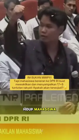 Akhirnya yang ditunggu tunggu, mahasiswa datang ke gedung DPR RI untuk menyampaikan aspirasi mereka dan mewakilkan suara rakyat Indonesia dengan menyampaikan 17+8 tuntutan rakyat! Kira kira dikabulin gak nih sama DPR RI?🤔 #mahasiswa #dprri #aspirasi #tuntutanrakyat #rakyat 