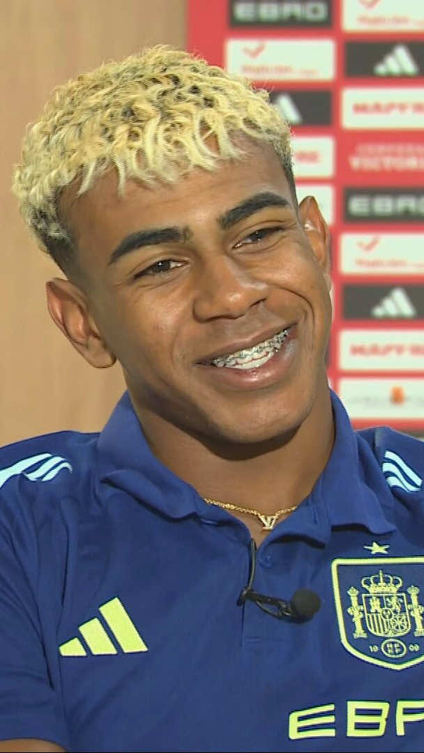 La intrahistoria de Lamine Yamal y el '10', en la entrevista a RTVE Reservado a los grandes jugadores de la historia, Lamine respetó a su amigo Ansu Fati y lo vestirá desde esta temporada Entrevista completa aquí https://www.rtve.es/deportes/20250902/lamine-yamal-entrevista-tve/16714233.shtml #LamineYamal #Lamine #seleccionespañola #futbol⚽️ 