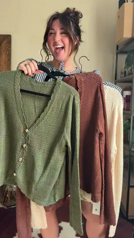 don’t mind me wearing this everyday of my life 😍 #knitcardigan #cardigan #falltop 