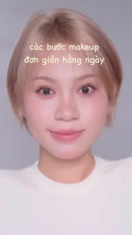 Đeo lens với thêm phấn mắt vô bọng mắt nữa nha 
