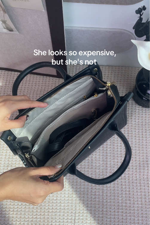 She looks so expensive, but she's not #bag #elegant#shoulderbag #handbag#totebag#fashion #luxury #fashionable #tiktokshop#tiktokmademebuyit #totebag #tiktokshop #fyp#everydaybag#womenbags #womenfashion
