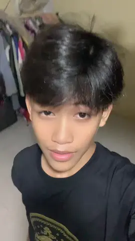 មិចយំម្នាក់ឯងចឹងអត់ចេះចែកគ្នាយំទេ🙂🙄