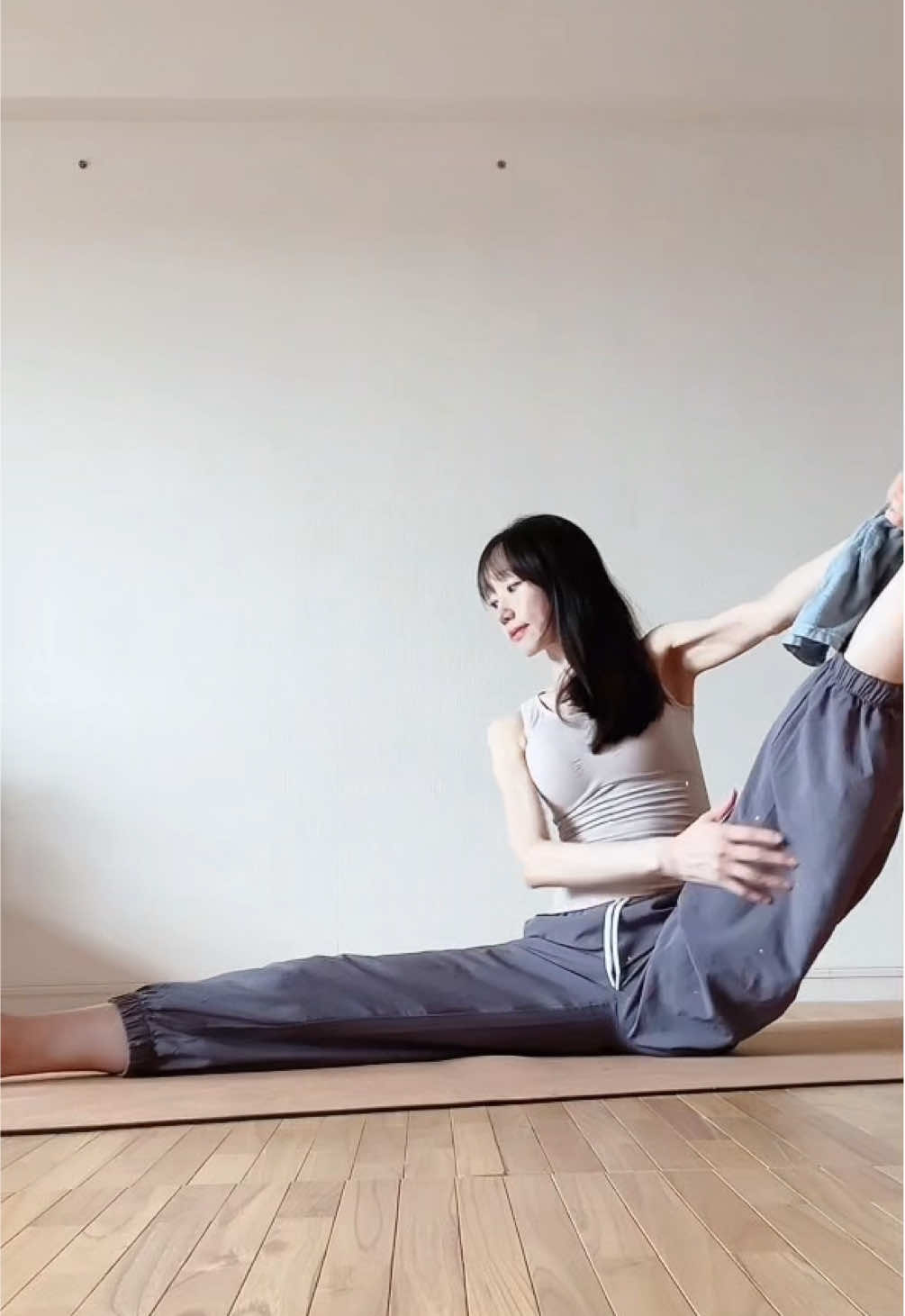 長座前屈のやり方How to seated forward bend#practice#stretch #yoga #training #fyp