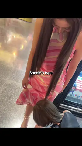 What is this? accompany your girlfriend to work?🤭🥰@emi @bonny #emithasorn #beonnnie #emibonnie 