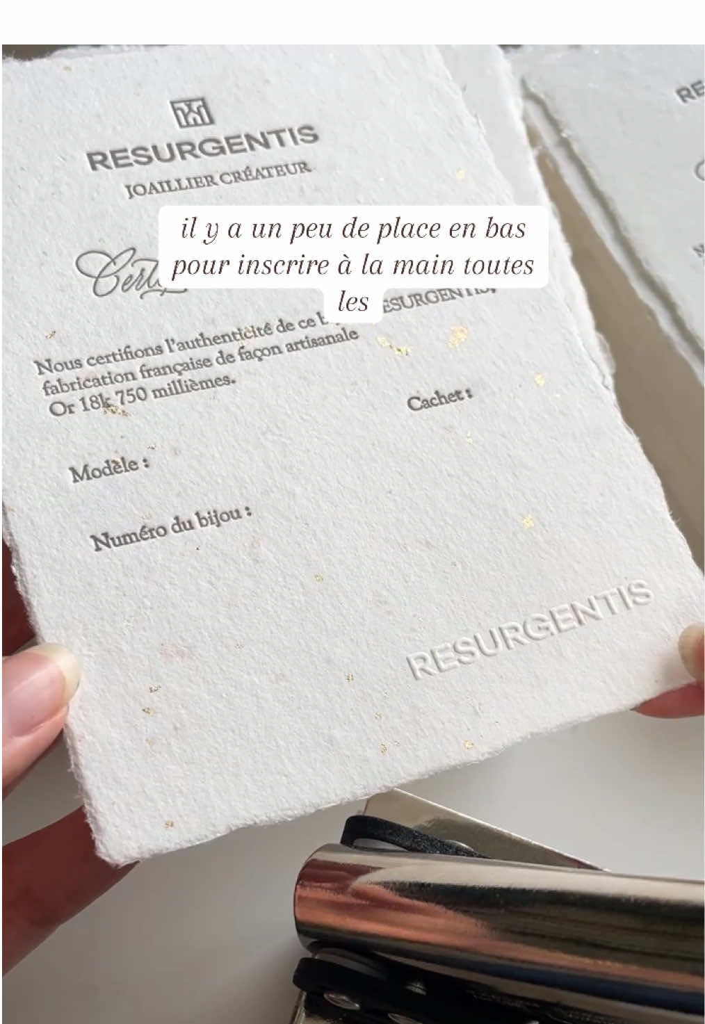 Aujourd’hui je vous montre la fabrication des certificats d’authenticité pour Resurgentis, une joaillerie monégasque ✨ • #SmallBusiness #artisanatfrançais #papeterieartisanale #papierartisanal #artisanat 