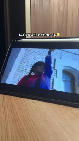 BOOMBAYAH มาทำอะไรในซีรีส์น้องวันพุธอ่ะะ🥹🥹🥹 ย้อนยุคมากกกก ก้ไม่ได้คาดหวังว่าจะมาอะไรเเนวนี้ #wiqwhalez #Netflix #Wednesday #WednesdayNetflix #WednesdayAddams 