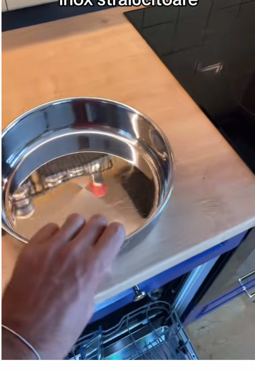 Cum păstrez tigaia curată  #hacks #KitchenHacks #cleaning 