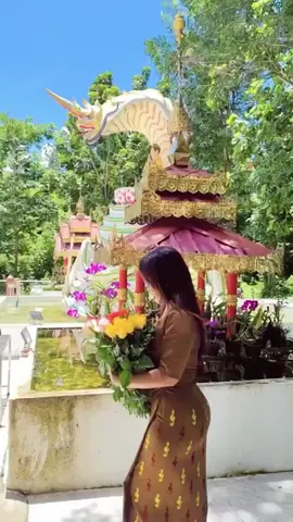 ##ရိုးရိုးလေးသာဝတ်ခဲ့ပါလေ  ###နှင်းဆီပန်းလေးတွေလှနေလို့