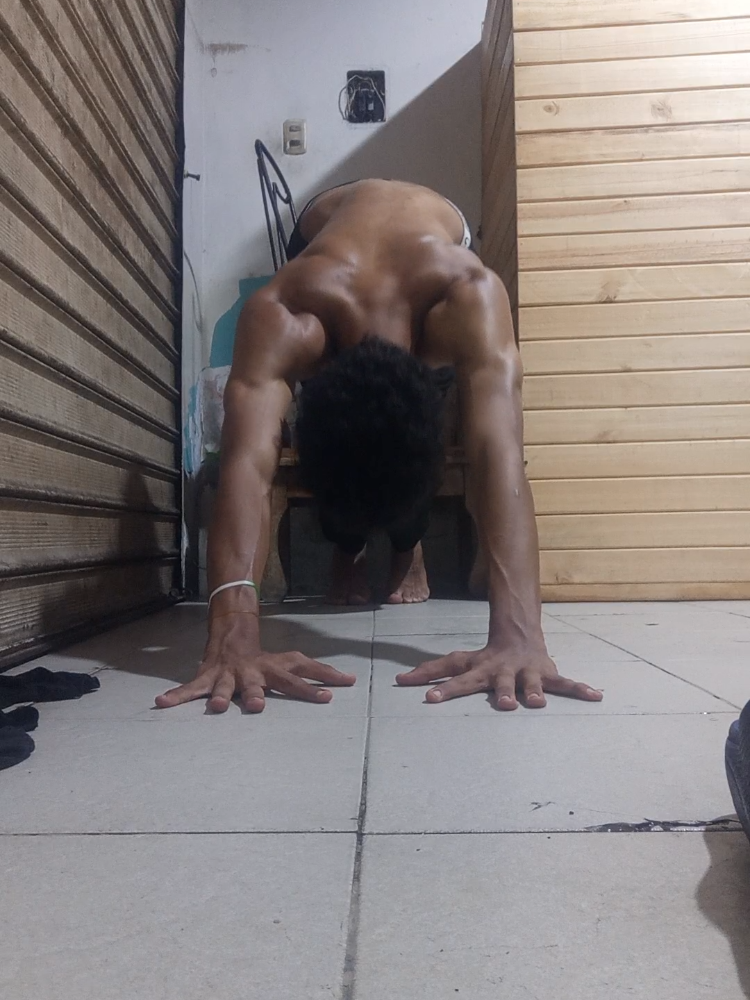 flexiones reto día 66/365#RetoDeAcero #PlanchaPerfecta #calisteniaencasa #DisciplinaVisual 