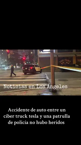 Ciber Truck, queda destruida completamente por choque con patrulla de la policía de Los angeles #tiktokgemscontest #noticiasen1minuto #losangeles #noticiasenlacalle #police 