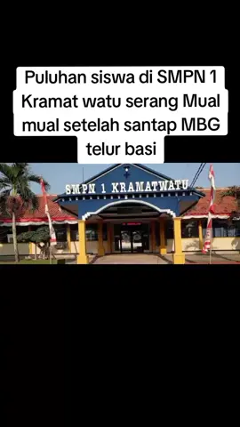 Serang - Puluhan siswa dari SMPN 1 Kramat watu serang Banten keracunan makan bergizi gratis (MBG) pada Selasa 02/09/2025. Keracunan ini diduga karna mengkonsumsi MBG yang dibagikan dari dapur MBG atau SPPG Serdang dalam  kondisi makanan sudah basi. Sudah sering kali keracunan MBG terjadi di wilayah kota provinsi lain karna dari  prosedur penyediaan MBG harus sesuai standar. Dimana dalam hal ini ada uji standarisasi gizi. Dari sisi penyajiannya harus dipastikan bahwa makanan yang disajikan tersebut tidak kadaluarsa atau basi, Dan juga tidak terlewat jam . Menurut pihak sekolah secara fisik makanan terlihat lembek dan berlendir. Menurutnya, peristiwa ini baru pertama kali terjadi sejak program MBG mulai disalurkan pada 19 Agustus 2025. “Kami berharap pihak SPPG lebih teliti dan memastikan makanan yang diberikan layak konsumsi. Kalau sudah tidak segar, sebaiknya jangan dikirim,”