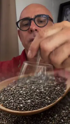 Agua de chia. Via Dr Dayan Siebra  #agua #chia #emagrecer 