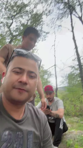 यकै छीन दुख लाइ थाती राखेर , , रमाउदै गर्दा को पल