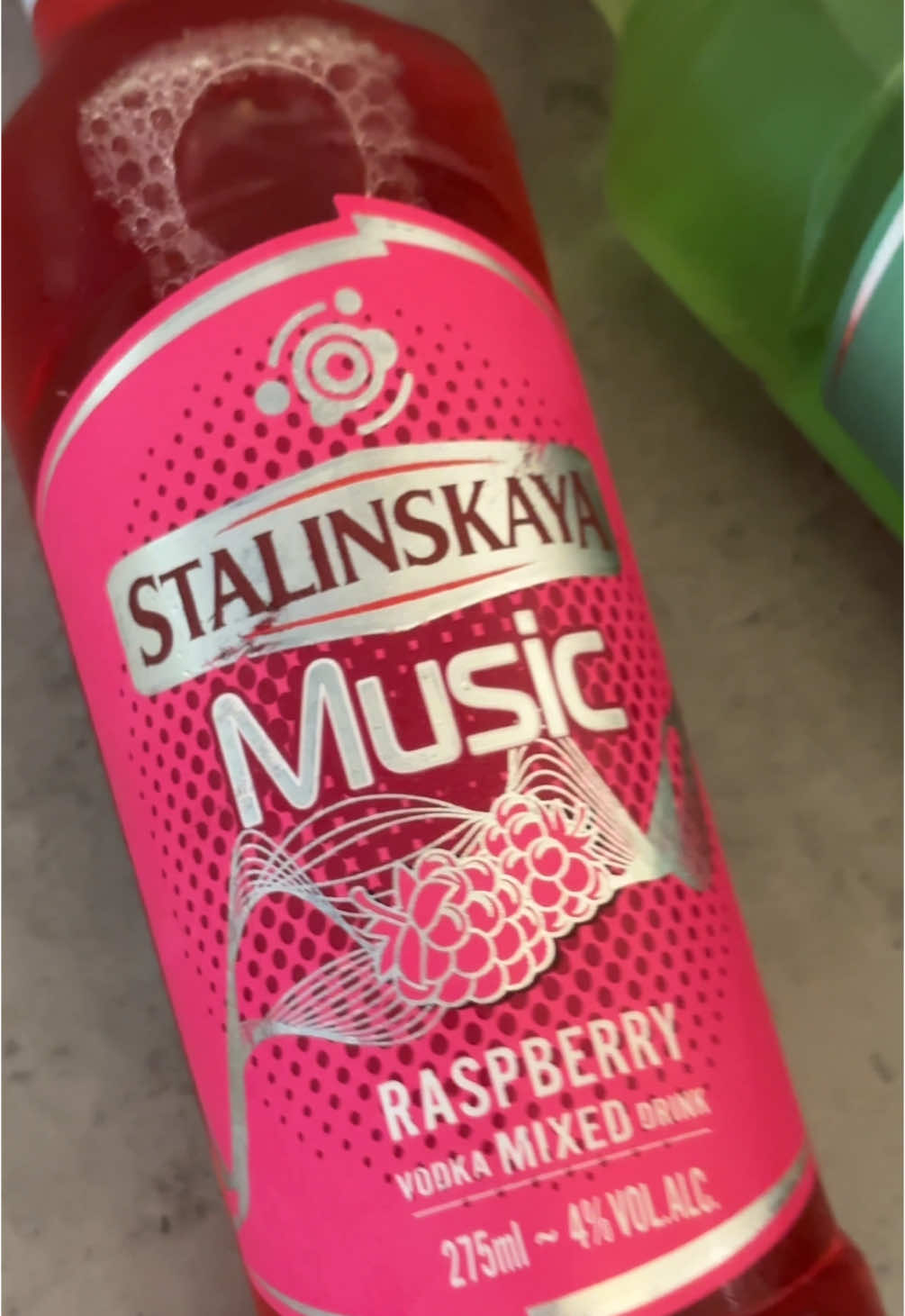 Prieteni, game night & @Stalinskaya MUSIC este combinatia perfecta pentru o seara reusita 🙌  Daca nu le-ai incercat inca, chiar nu stiu ce mai astepti 🤭  🔞 Produsele Stalinskaya Music nu sunt destinate persoanelor sub 18 ani!  Consuma Stalinskaya Music responsabil.  www.consuma-responsabil.ro @BUZZStore  #BuzzAmbassador_StalinskayaMusic #StalinskayaMusic #VodkaMix #TasteTheMusic #gifted 