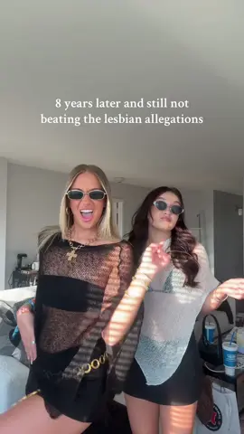 Yes we did get asked this weekend, the high school rumors still follow us 🤣😭 @cameryn marie #bestfriend #outfitinspo #chicgao 