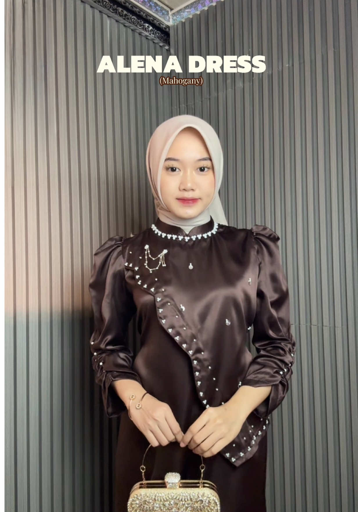 maksudnya yg ini warna best seller nya?! mana nih pecinta coklat mahogani😋🤎 #dresskondangan #dressbridesmaid #gamisremaja #outfitinspo #kondanganoutfit 