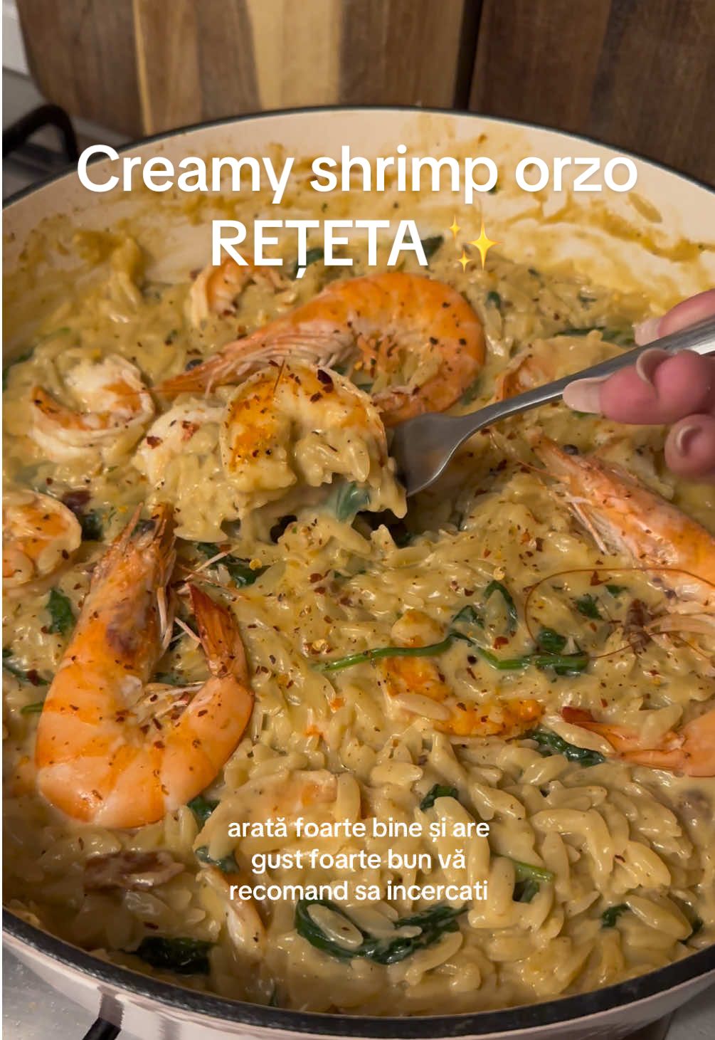 Ca răspuns pentru @Nicoleta C. Rădulescu  Ingrediente necesare: ✨ 500g creveti  ✨5 căței de usturoi ✨3-4 rosii uscate ✨ulei de masline  ✨un pahar de vin alb ✨250g orzo  ✨200ml smantana de gatit ✨100g baby spanac ✨zeama de la jumatate de lamaie ✨50g parmezan  #shrimp #orzo #DinnerIdeas #cookindinner 