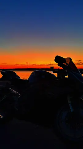 Chasing the sky for this photo🤷🏻‍♂️  #fyp #bikelife #gsxr750 