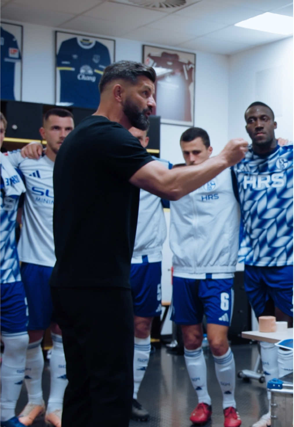 🗣️ 𝗛𝗢𝗟𝗗. 𝗬𝗢𝗨𝗥. 𝗚𝗥𝗢𝗨𝗡𝗗.  Die neue Folge Access All Areas jetzt auf YouTube! #S04 #Schalke #2Bundesliga #Emotions #Football  