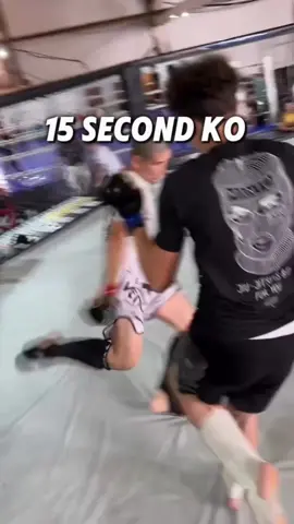 How to defend leg kicks #mma #boxing #UFC #muaythai #kickboxing 