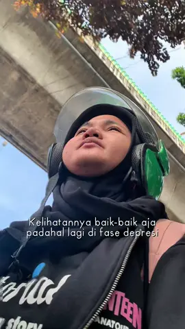Beware of people with high functioning depression. Mereka masih bisa produktif, masih ketawa, masih makan dengan baik, masih beraktivitas seperti biasa, masih bersosialisasi seperti biasa, dan kelihatannya nggak apa-apa. Tapi sebenarnya mereka ada apa-apa. Mereka kayak nggak nemu jalan keluar dan living is meaningless.  #MentalHealthAwareness #MentalHealth #KesehatanMental #bpd #borderlinepersonalitydisorder 
