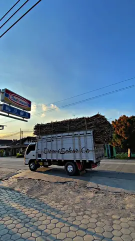 Pelari santai😁