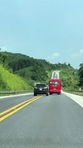 Cao Tốc  Lào Cai - Nội Bài. Mọi người cho em hỏi đây là phần thi nào trong phần thi sát hạch lái xe vậy ? nó lạ quá. Tại nạn giao thông từ những kẻ láo nháo này ra chứ từ đâu nữa. Mong cơ quan chức năng sớm vào cuộc để đem lại an toàn cho người tham gia giao thông. #giaothongvanminh #giaothong #antoangiaothong 