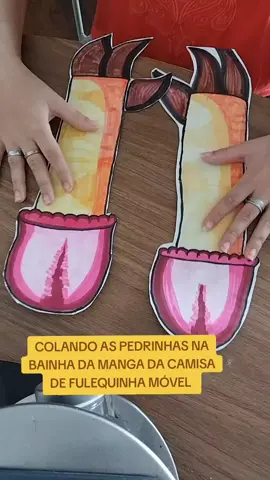 É APENAS UM SPOILERZINHO DE FULEQUINHA MÓVEL DECORANDO O MOLDE DOS BRACINHOS E A MANGA DA CAMISETA HEHEHE 😍😻🥰
