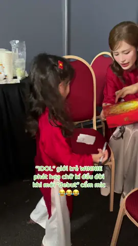 Lần đầu được xin chữ kí idol hơi bối rối, phải viết mẫu thử ra giấy trước 😂 #winnieong #dongnhi #dtap #baicatomca #tuhaovietnam 