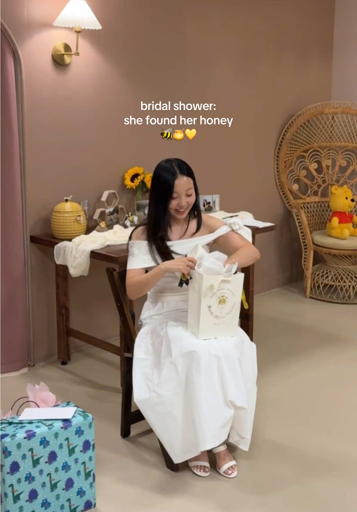 “she found her honey” themed bridal shower 💛  so grateful for everyone who showed up!! i couldnt stop crying 🥹 #bridalshower #weddingtok #2025bride #bridetok #bridalshowerideas 