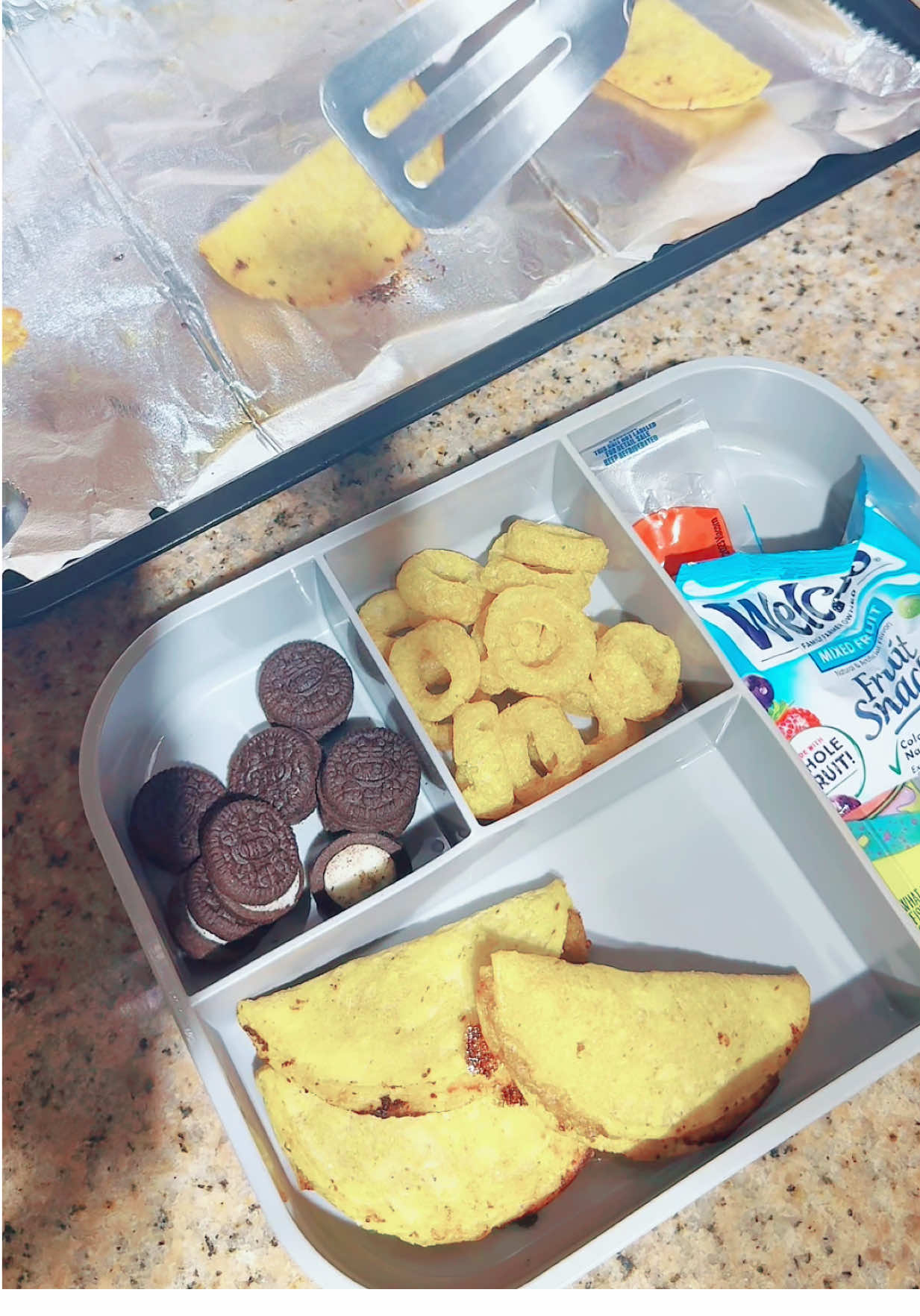 Packing lunch for my kid! #schoollunchideas #packlunchformykids #minitacos #elementaryschool 
