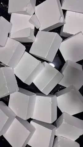fresh gym chalk crushing #satisfyingvideo #chalkcrushing #fyp #asmrsounds #foryoupage 