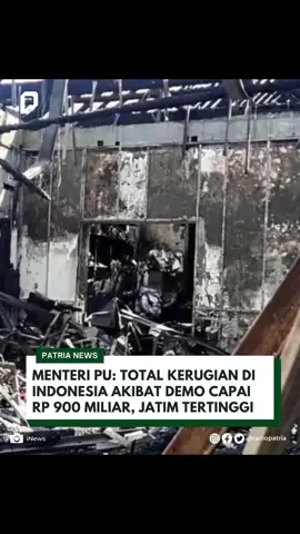 UPDATE. Dody Hanggodo, Menteri Pekerjaan Umum (PU) menghitung total kerugian akibat aksi unjuk rasa di berbagai daerah di Indonesia diperkirakan mencapai hampir Rp900 miliar, dengan jumlah tertinggi di wilayah Jawa Timur. Dody menegaskan estimasi kerugian kerusakan infrastruktur tersebut sudah mencakup berbagai fasilitas di seluruh Indonesia, termasuk gedung-gedung DPRD yang dibakar, gerbang tol, halte & lain-lain. Ia memperkirakan provinsi dengan nilai kerugian tertinggi ada di Jawa Timur, melihat sejumlah infrastruktur yang dibakar, meliputi Gedung Negara Grahadi yang merupakan cagar budaya, Kantor DPRD Kabupaten Kediri & lain-lain. Selain Jawa Timur, Dody juga menyoroti kerusakan yang terjadi di Makassar Sulawesi Selatan, terkait pembakaran Kantor DPRD Makassar, pada Jumat 29 Agustus 2025 hingga Sabtu 30 Agustus 2025 dini hari. Sebagai respons atas kerugian tersebut, Kementerian PU sudah menyiapkan anggaran darurat sesuai dengan arahan Prabowo Subianto Presiden untuk mendukung perbaikan infrastruktur yang mengalami kerusakan dalam rangkaian unjuk rasa & dijamin tidak akan mengganggu program-program strategis presiden lainnya Gelombang demonstrasi besar-besaran berlangsung di berbagai kota di Indonesia menyusul meninggalnya Affan Kurniawan di tengah aksi unjuk rasa di Jakarta pada Kamis 28 Agustus 2025. Prabowo menyerukan supaya masyarakat tetap tenang & percaya kepada pemerintah. Di sejumlah wilayah, seperti Jakarta, Jawa Timur & Makassar, terdapat aksi pembakaran fasilitas umum seperti gerbang tol, halte, gedung pemerintahan, hingga cagar budaya. [foto Gedung Negara Grahadi setelah dibakar massa tak dikenal di tengah demonstrasi, Sabtu 30 Agustus 2025. e100-dhany] #PatriaNews #InfoPatria #RadioPatria #Blitar #Indonesia #DPR #DPRRI #PresidenPrabowo #Polri #Kapolri #KemenPUPR #MenPUPR #PemprovJatim #GubernurJatim #PoldaJatim #GedungGrahadi #GedungNegaraGrahadi #GrahadiSurabaya #DPRDKabupatenKediri #BupatiKediri #DPRDMakassar #AffanKurniawan #KerugianNegara #AksiMassa #UnjukRasa #Viral #InfoViral #BeritaViral #VideoViral #FotoViral
