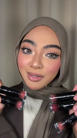 first code tu cantik 😭🫶🏽 tengok sampai habis lip swatches timephoria lipgloss on tan skin! #timephoria #beautywithoutlimit @TIME PHORIA Malaysia 