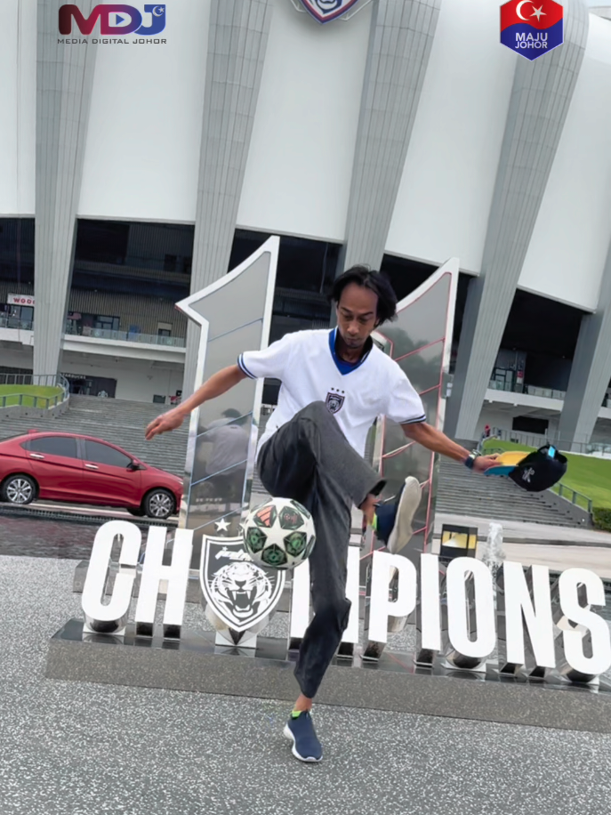 📹 JOM SAKSIKAN INFLUENCERS WORLD CUP 2025! Saksikan Johor Influencers World Cup (IWC) 2025, kejohanan bola sepak berprestij pertama seumpamanya melibatkan penyertaan personaliti media sosial, pencipta kandungan dan pempengaruh dunia mewakili lapan negara bertanding yang boleh disaksikan melalui kick.com bermula 3 hingga 7 September ini. #InfluencersWorldCup2025 #JohorSafeZone #JohorHomeOfChampions #VideoMDJ #fyp 