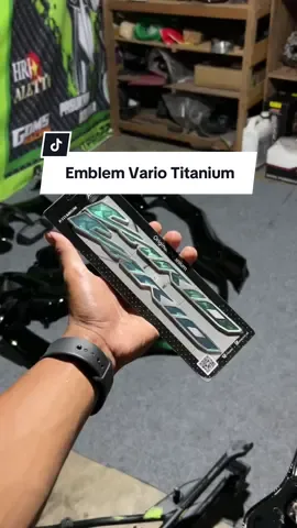 emblem vario titanium banyak pilihan warna chekout sekarang #titanium #emblemtitanium #foryou #fyp 