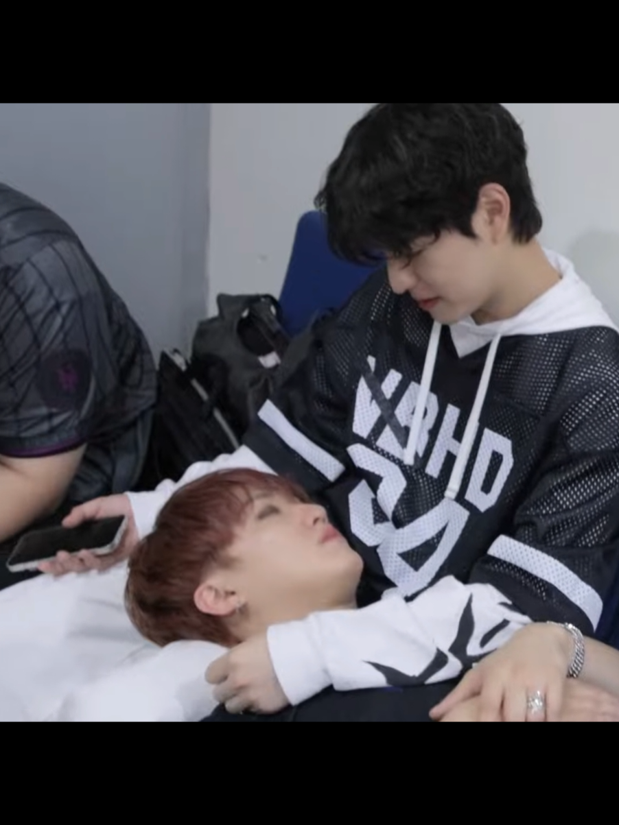 it's so hard to describe their dynamic, even after 3 years I cannot figure out why I like them #seungbin #seungmin #changbin #skz #fyp 