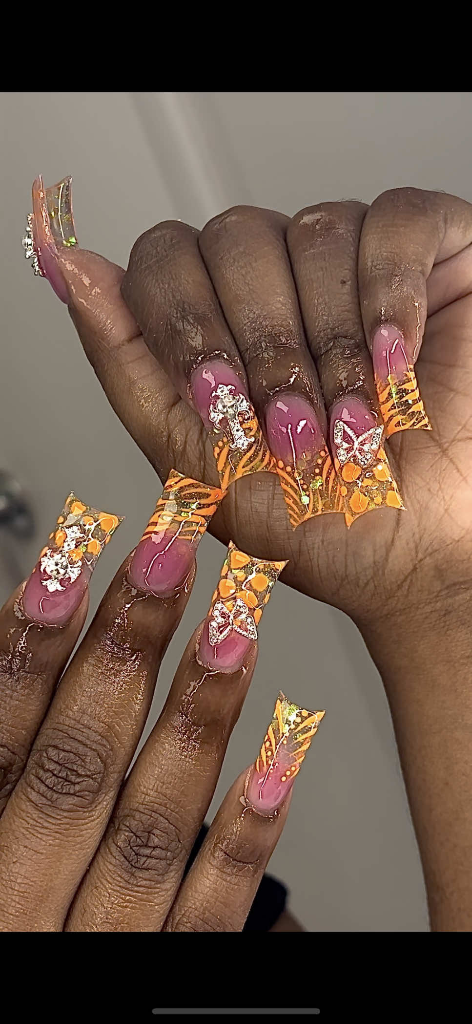 Feel like that B**** when you get your nails done💅🏽🧡🙂‍↕️ #orangenails #ducknails #nailinspo2025 #ombrenails #zebranails 