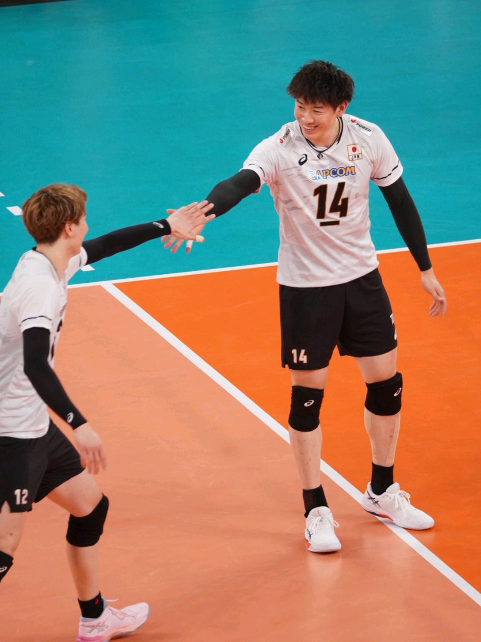 The extrovert Ran vs the introvert Yūki 😅 His energy draining just to deal with this one super energetic boy 😂 #石川祐希 #高橋藍 #バレーボール #龍神nippon #yukiishikawa 